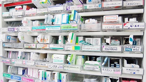 調剤薬局ウィズの薬棚