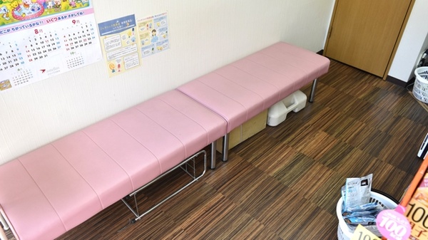 はぴねす調剤薬局の待合スペース