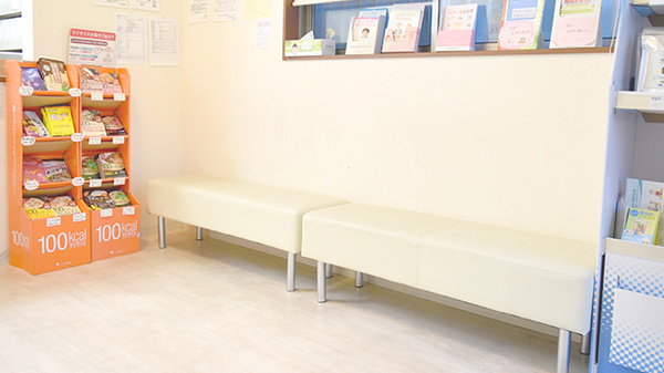 なでしこ調剤薬局の待合スペース