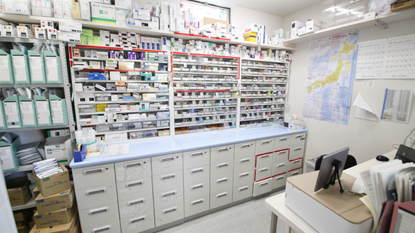 調剤薬局薬手院の調剤室