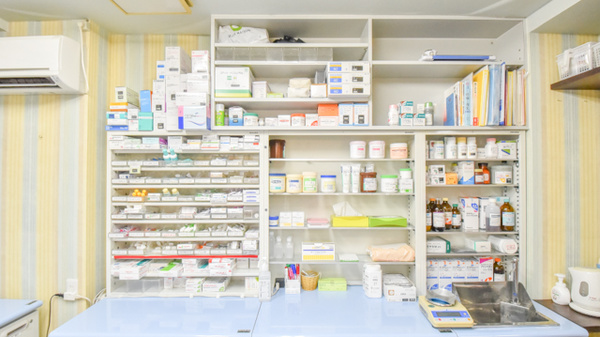朝陽パール薬局の薬棚