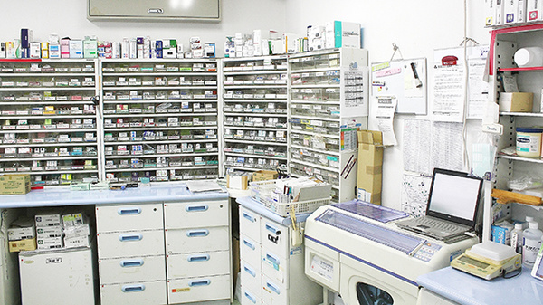 春日野薬局　塚本店の調剤室