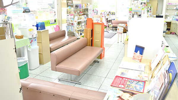 つつじ薬局　尾上の待合スペース