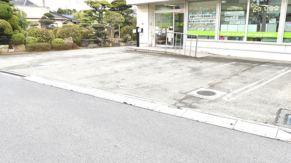 つつじ薬局　尾上の駐車場