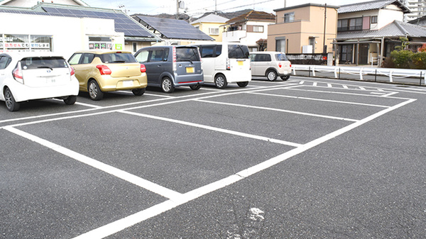 つつじ薬局　神爪の駐車場