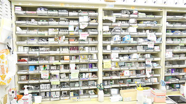 つつじ薬局　加古川東の薬棚