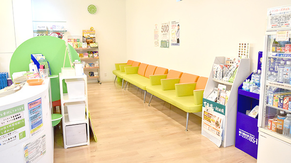 つつじ薬局　大国の待合スペース