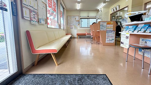 友愛薬局　佐倉店の待合スペース