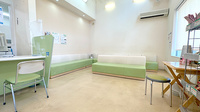 友愛薬局　大学前店の待合スペース