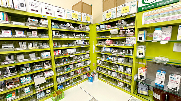 友愛薬局　酒々井店の薬棚
