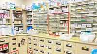 友愛薬局　南柏店の薬棚