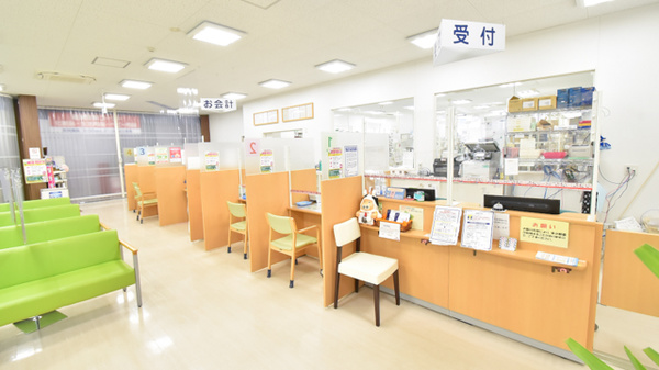 ドラッグイレブン薬局築城店の受付/カウンター