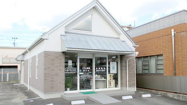 リフレ薬局　愛子店の外観