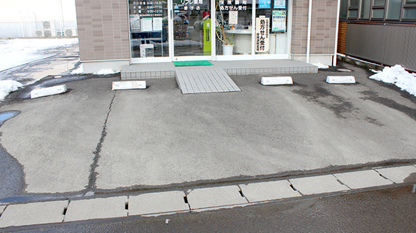 リフレ薬局　愛子店の駐車場
