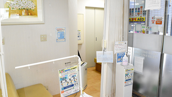 フラワー薬局代々木上原店の感染予防待合スペース
