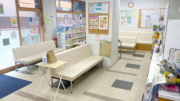 フラワー薬局中村橋駅前店の待合スペース
