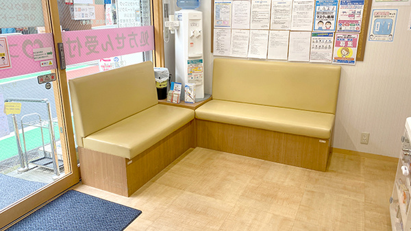 フラワー薬局貫井店の待合スペース