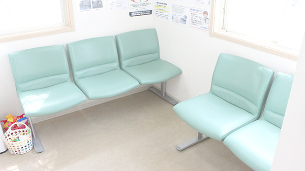 三浦海岸薬局の待合スペース