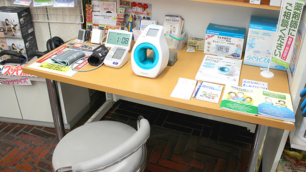 村源薬局の血圧計