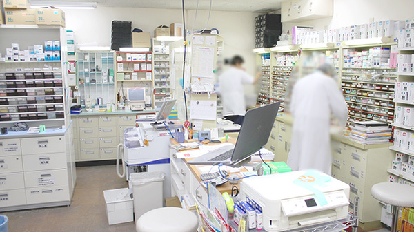 村源薬局の調剤室