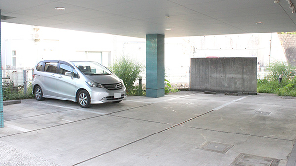 横浜調剤薬局　荏田店の駐車場
