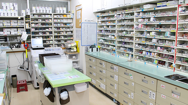 船場西薬局の調剤室