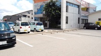 御経塚みらい薬局の駐車場