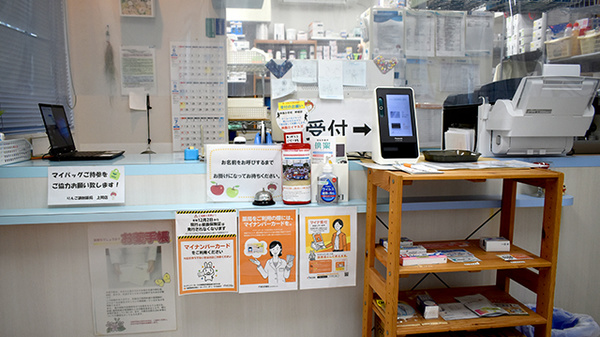 りんご調剤薬局　上間店の受付/カウンター