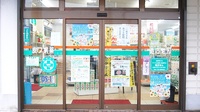 石田薬局の入口