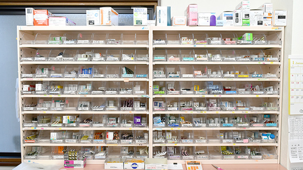 ひだまり調剤薬局　牟礼店の薬棚