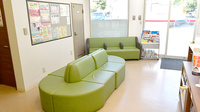 ココカラファイン薬局　関東中央病院前店の待合スペース