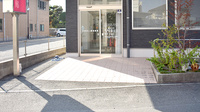 かめのこ調剤薬局の入口