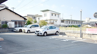 かめのこ調剤薬局の駐車場
