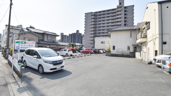 DI薬局　水前寺店の駐車場