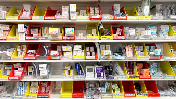 こじか薬局鵠沼東店の薬棚