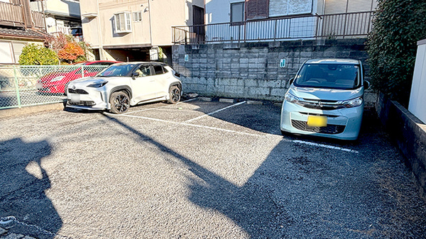 こじか薬局片瀬店の駐車場