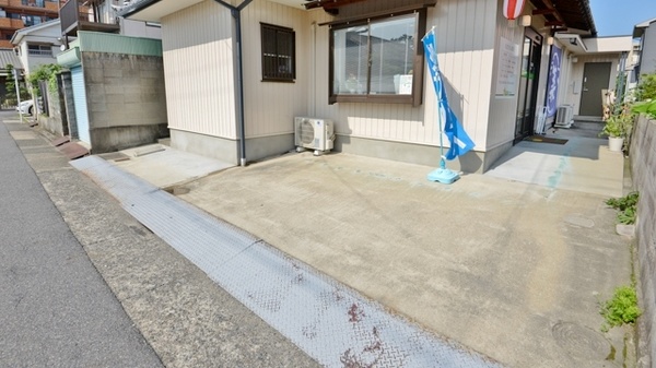 アプリコ薬局　道徳店の駐車場