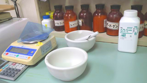 中島川薬局の調剤器具