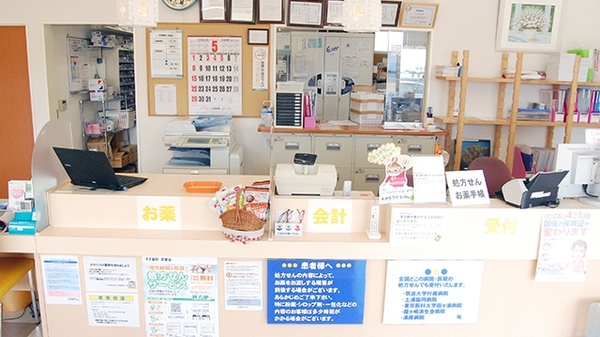 すず薬局　若栗店の受付/カウンター