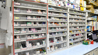 有限会社　土方薬局の薬棚