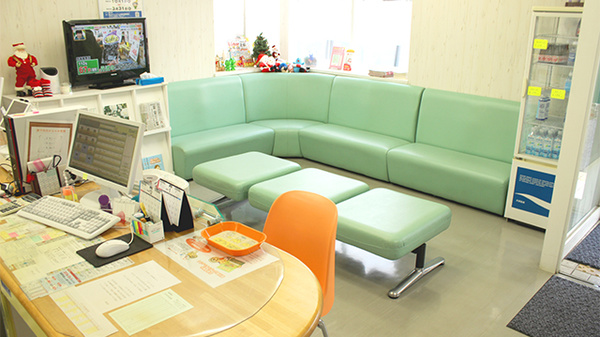 みずき調剤薬局日和田店の待合スペース