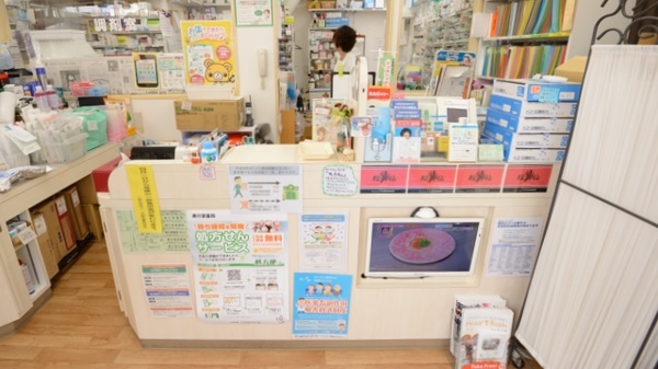進行堂薬局の受付/カウンター
