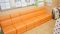 ノムラ薬局　桜ヶ丘店の待合スペース
