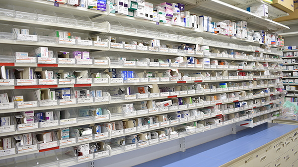 ノムラ薬局　桜ヶ丘店の薬棚