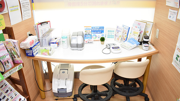 ノムラ薬局　桜ヶ丘店の検体測定室