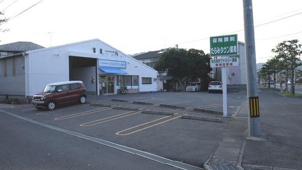 たらみタウン薬局の駐車場