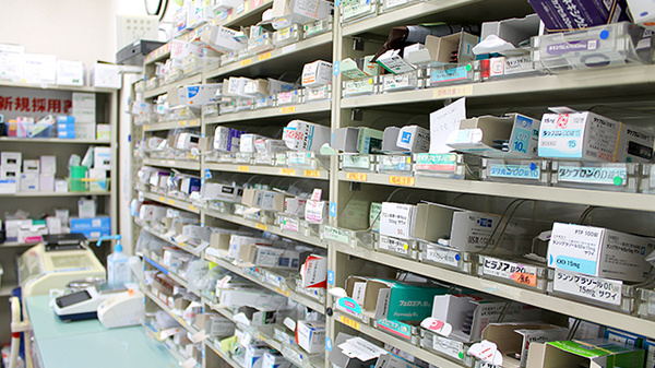 ブルークロス調剤薬局　大津店の薬棚