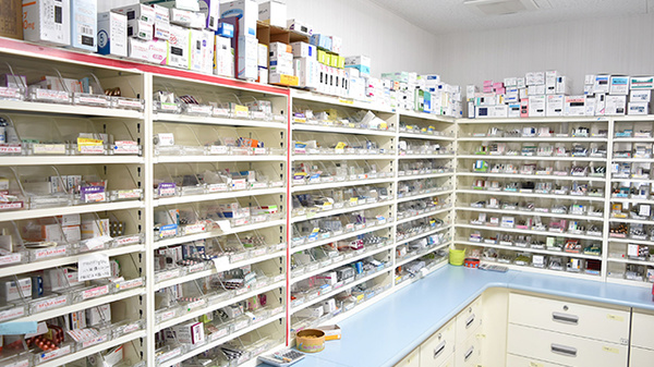 メイキ薬局　長砂の薬棚