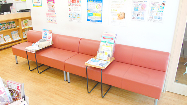 薬樹薬局　野川の待合スペース