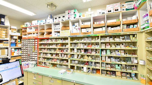 サエラ薬局　泉佐野店の薬棚